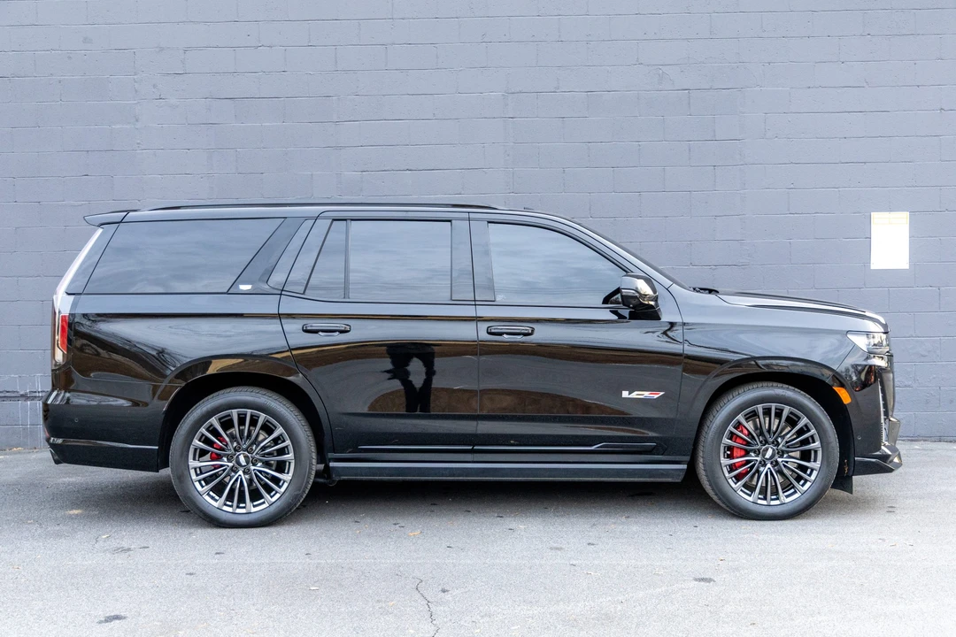 2023 Cadillac Escalade-V 5th Gen - Image 15 of 31