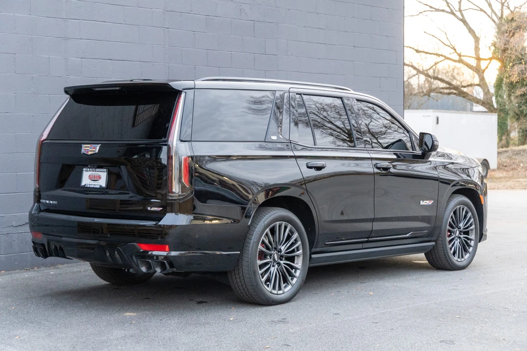 2023 Cadillac Escalade-V 5th Gen - Image 14 of 31