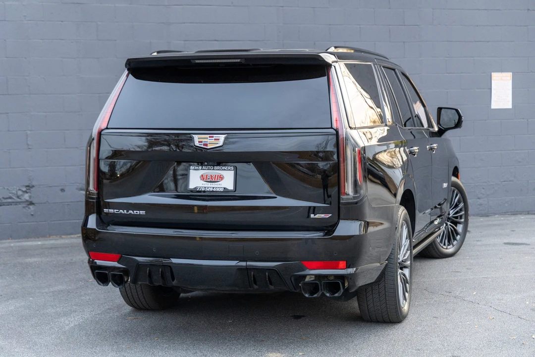 2023 Cadillac Escalade-V 5th Gen - Image 11 of 31