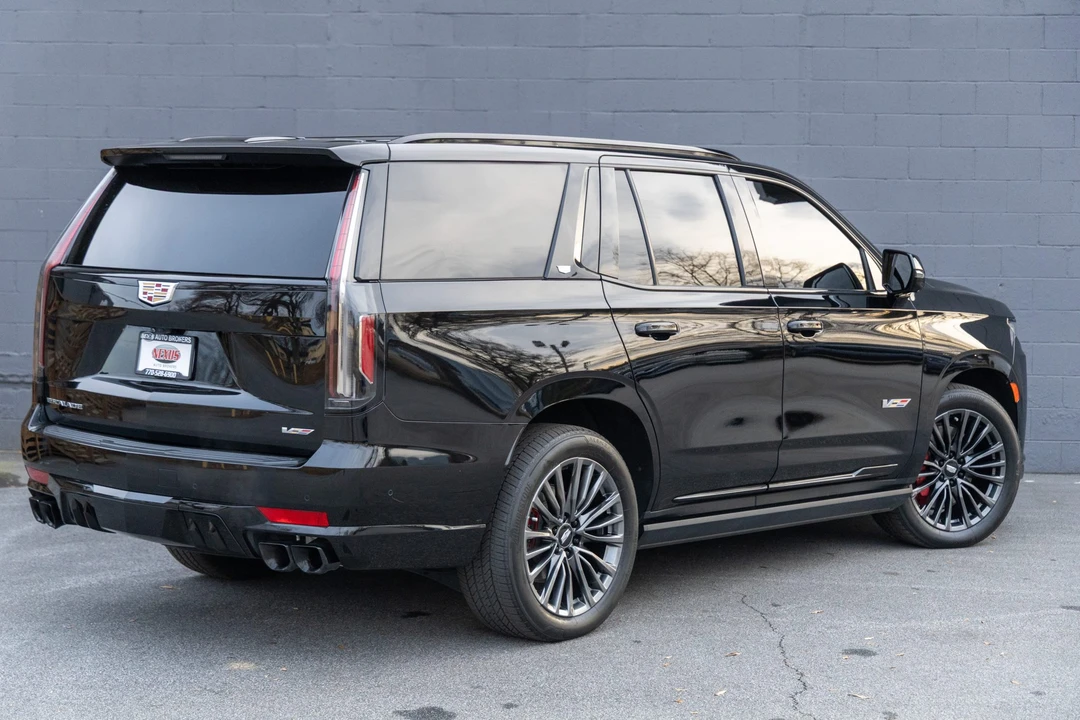 2023 Cadillac Escalade-V 5th Gen - Image 13 of 31
