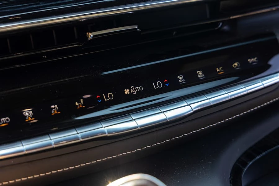 2023 Cadillac Escalade-V 5th Gen - Image 19 of 28