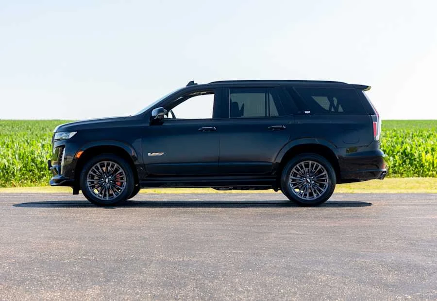 2023 Cadillac Escalade-V 5th Gen - Image 15 of 28