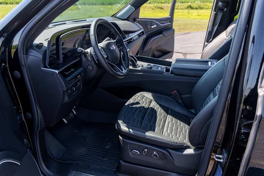 2023 Cadillac Escalade-V 5th Gen - Image 17 of 28