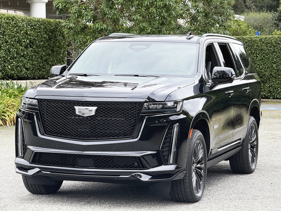 2023 Cadillac Escalade-V 5th Gen - Image 2 of 31