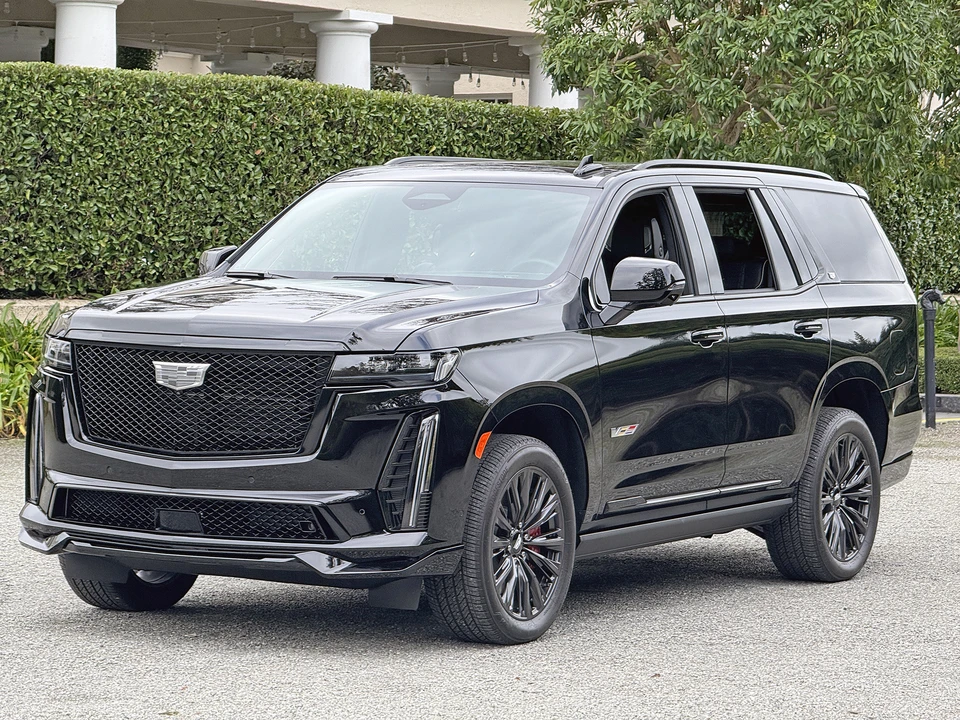2023 Cadillac Escalade-V 5th Gen - Image 4 of 31