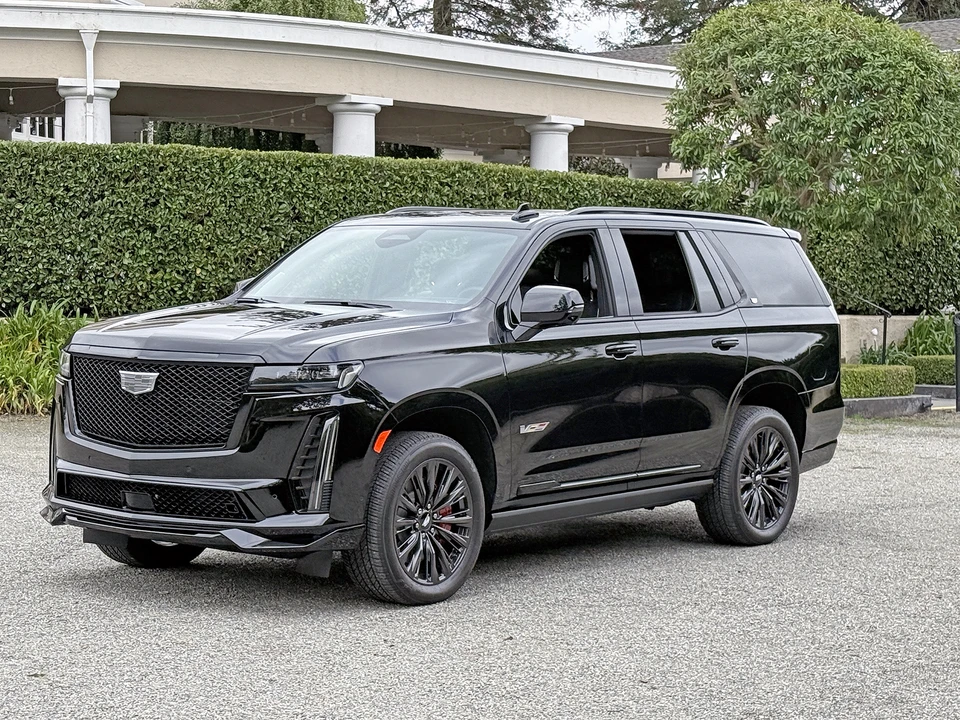2023 Cadillac Escalade-V 5th Gen - Image 5 of 31