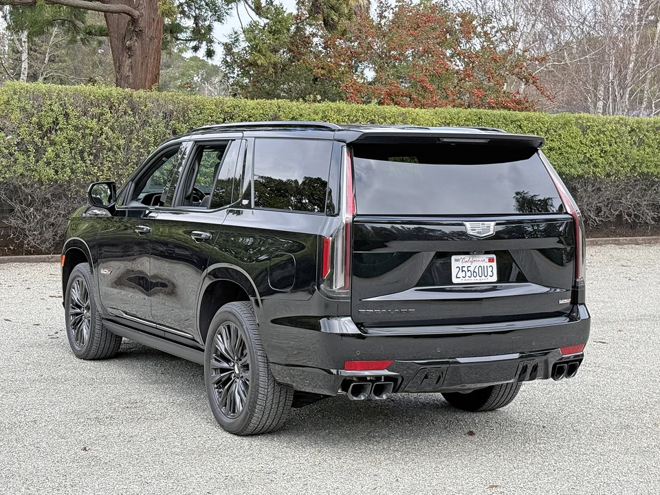 2023 Cadillac Escalade-V 5th Gen - Image 10 of 31