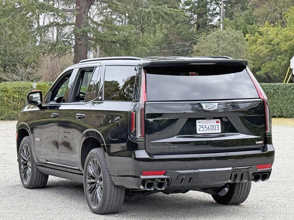 2023 Cadillac Escalade-V 5th Gen - Image 11 of 31