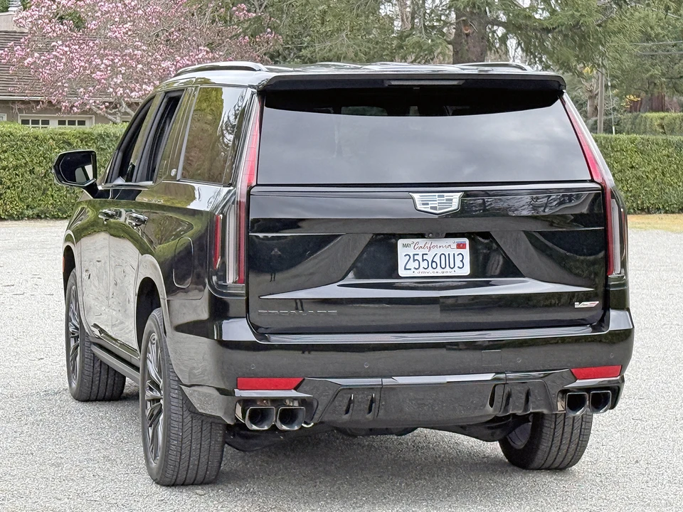 2023 Cadillac Escalade-V 5th Gen - Image 12 of 31