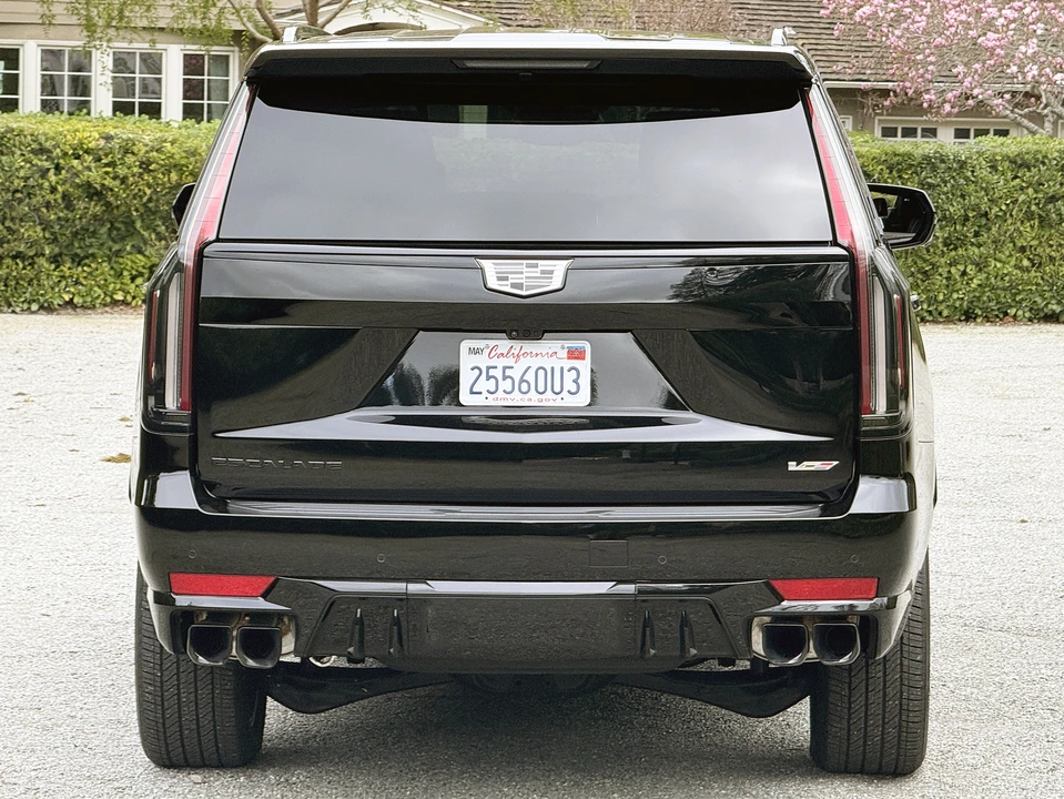 2023 Cadillac Escalade-V 5th Gen - Image 13 of 31
