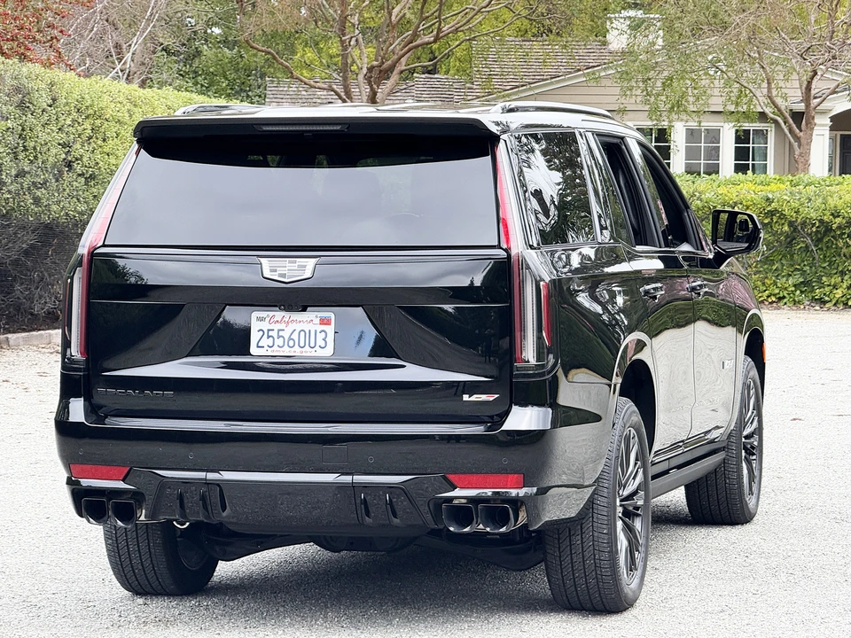 2023 Cadillac Escalade-V 5th Gen - Image 14 of 31