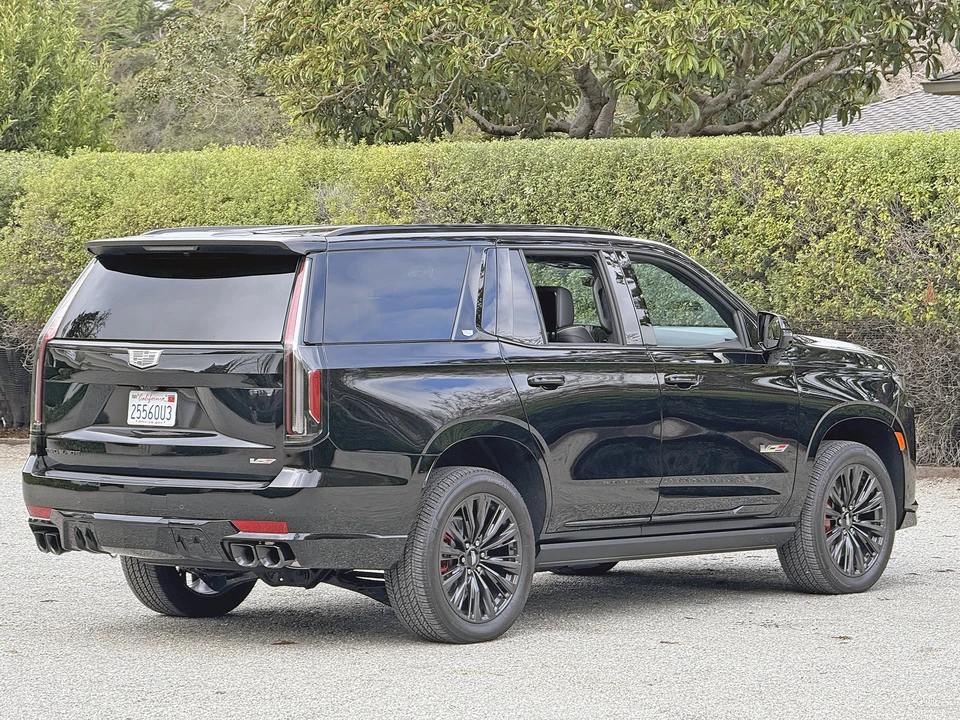 2023 Cadillac Escalade-V 5th Gen - Image 18 of 31