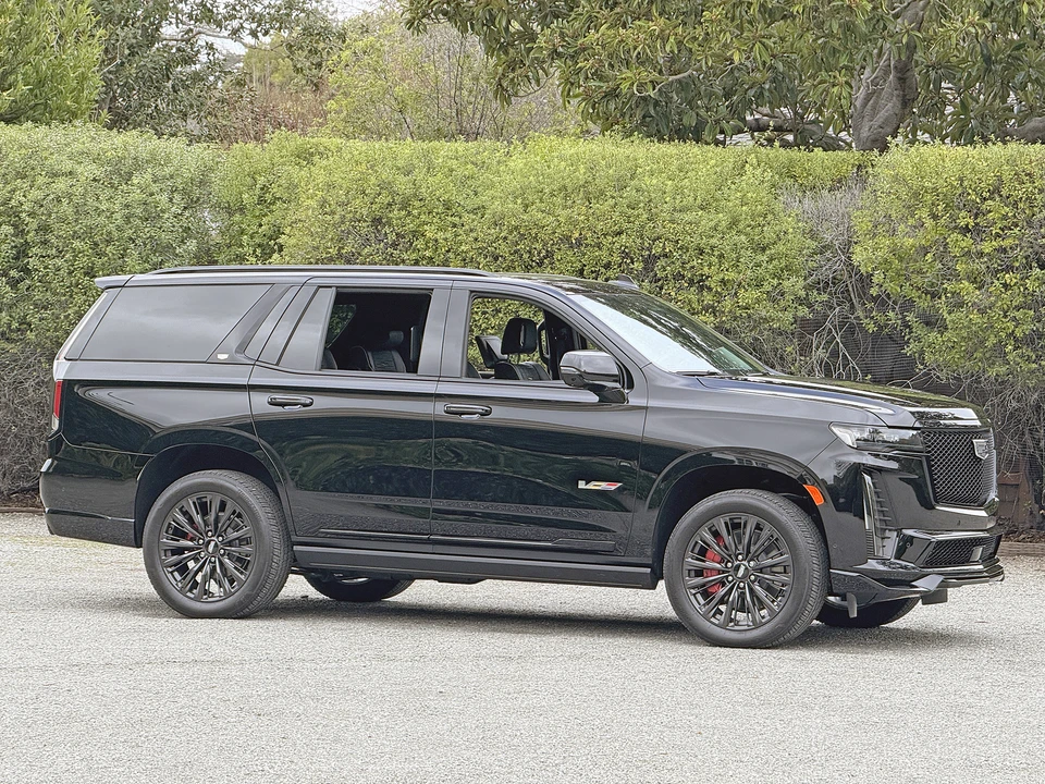 2023 Cadillac Escalade-V 5th Gen - Image 21 of 31