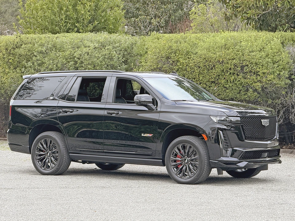 2023 Cadillac Escalade-V 5th Gen - Image 22 of 31