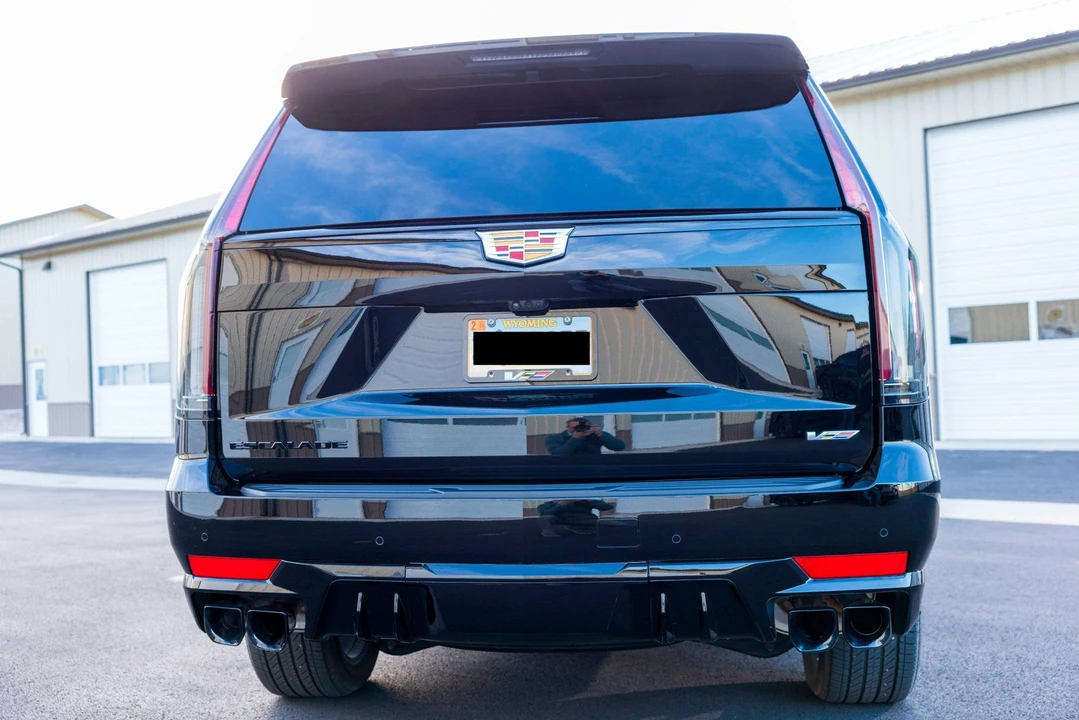 2023 Cadillac Escalade-V 5th Gen - Image 15 of 31