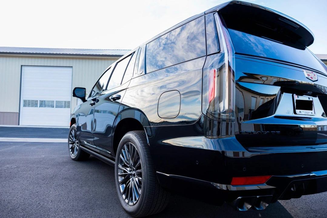 2023 Cadillac Escalade-V 5th Gen - Image 16 of 31