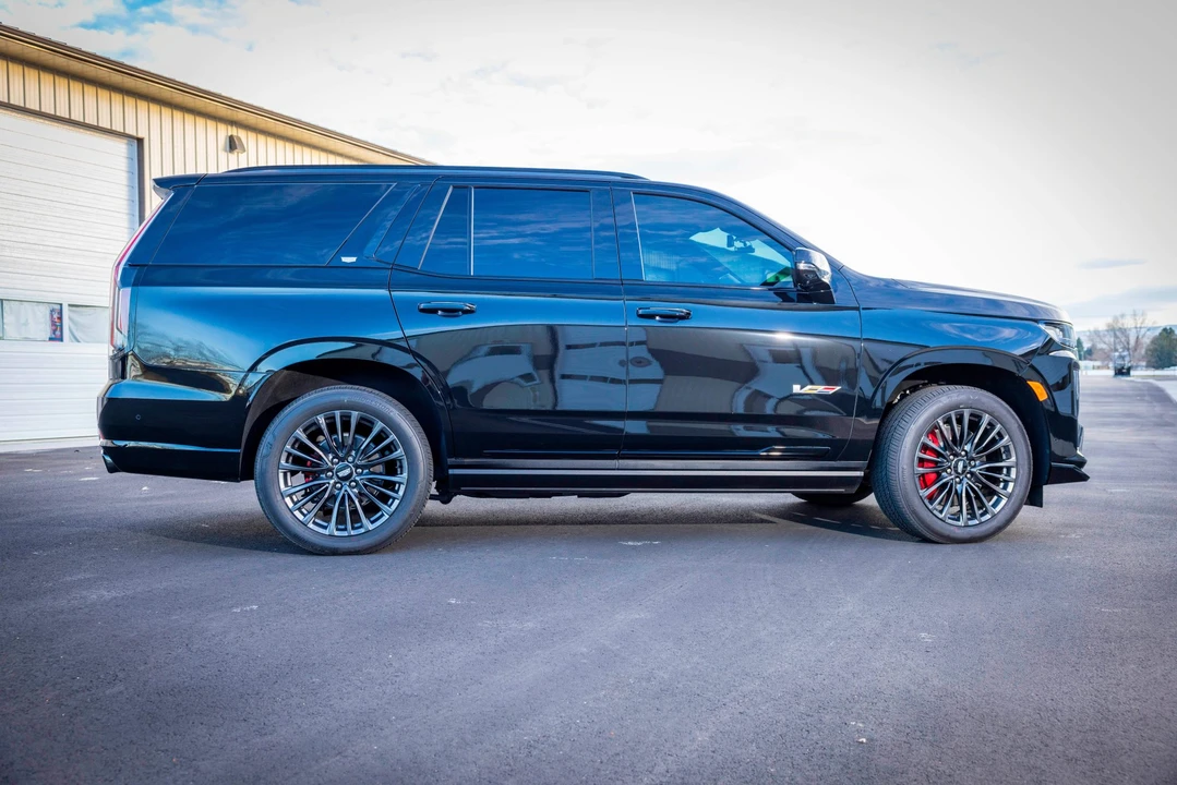 2023 Cadillac Escalade-V 5th Gen - Image 13 of 31