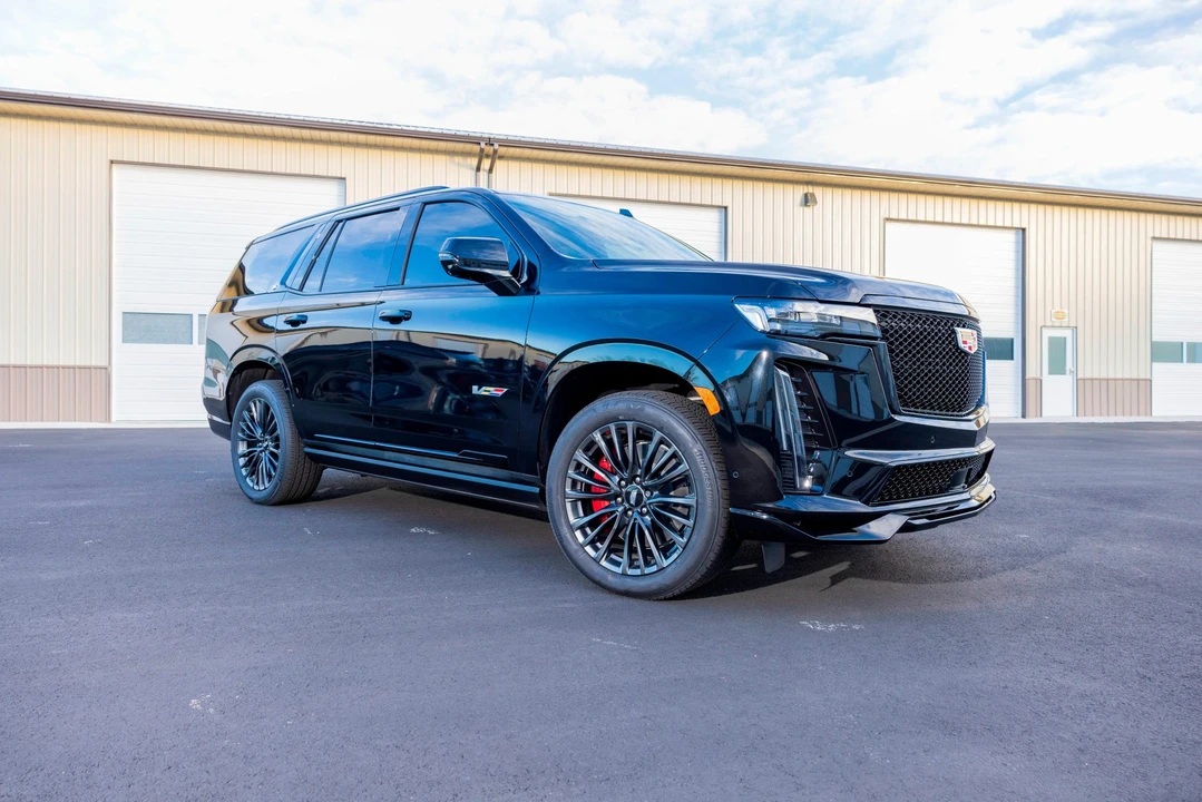 2023 Cadillac Escalade-V 5th Gen - Image 11 of 31