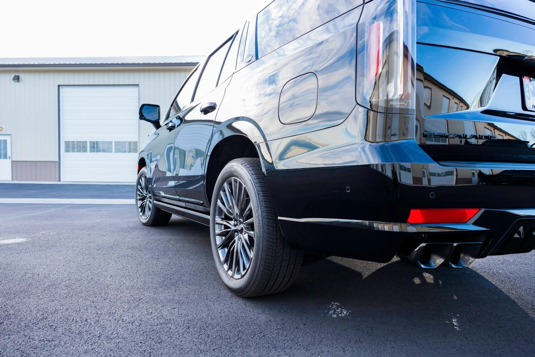 2023 Cadillac Escalade-V 5th Gen - Image 27 of 31