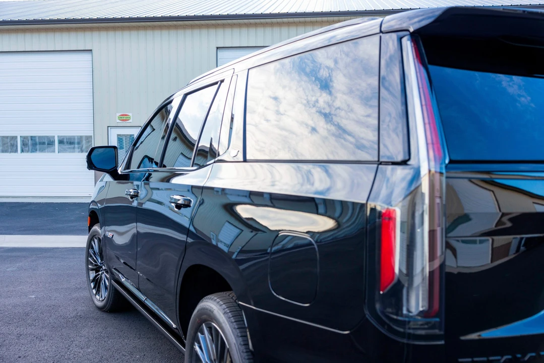 2023 Cadillac Escalade-V 5th Gen - Image 26 of 31