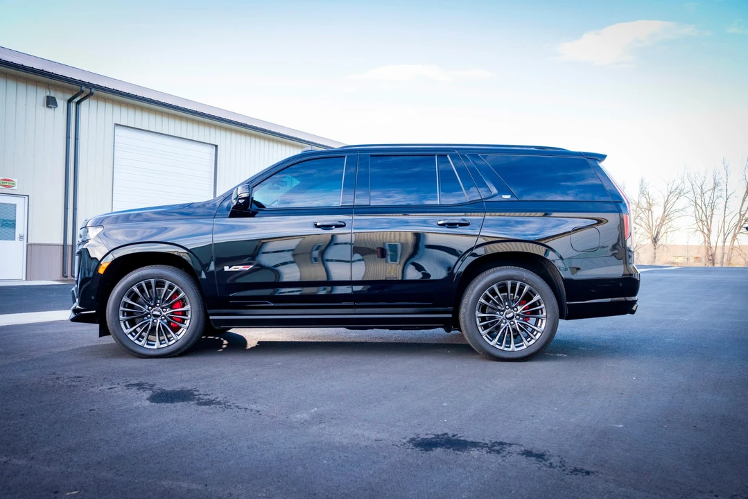 2023 Cadillac Escalade-V 5th Gen - Image 18 of 31
