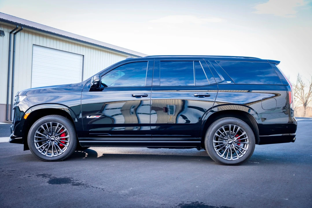 2023 Cadillac Escalade-V 5th Gen - Image 19 of 31