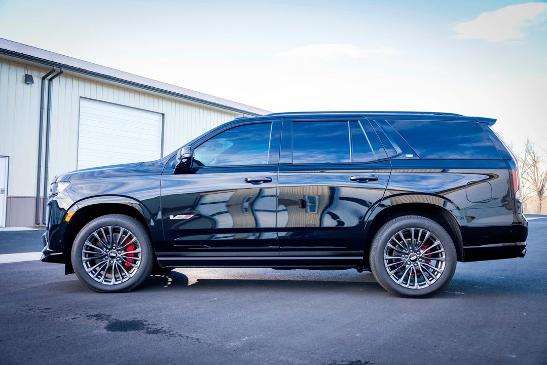 2023 Cadillac Escalade-V 5th Gen - Image 20 of 31