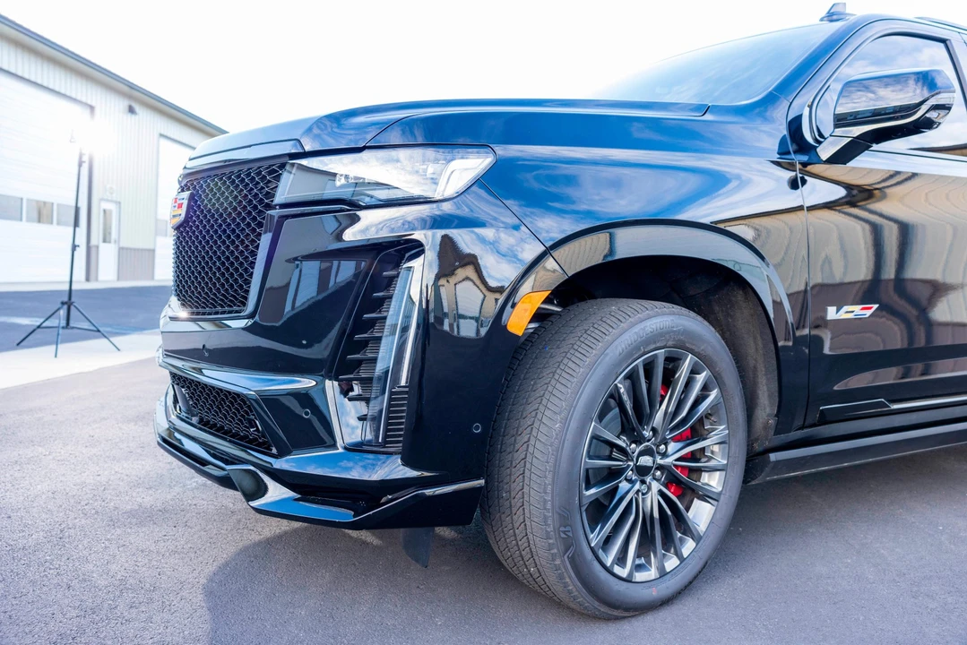 2023 Cadillac Escalade-V 5th Gen - Image 21 of 31