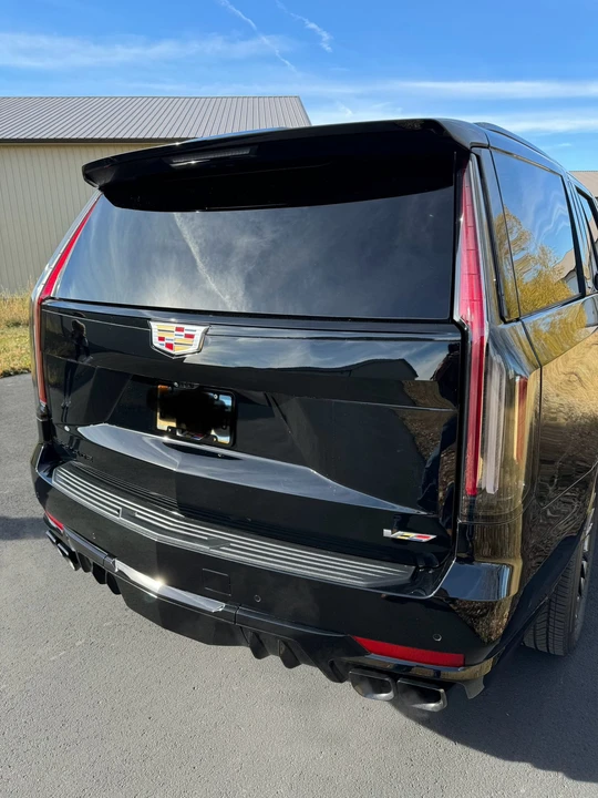 2023 Cadillac Escalade-V 5th Gen - Image 25 of 31
