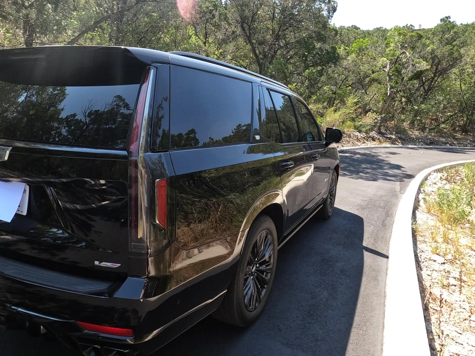 2023 Cadillac Escalade-V 5th Gen - Image 30 of 31