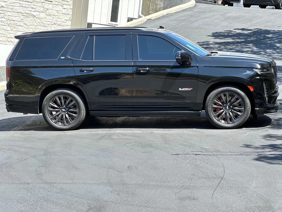 2023 Cadillac Escalade-V 5th Gen - Image 16 of 31