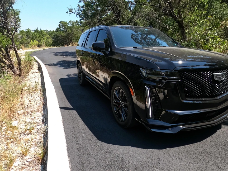 2023 Cadillac Escalade-V 5th Gen - Image 18 of 31