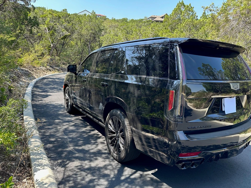2023 Cadillac Escalade-V 5th Gen - Image 14 of 31