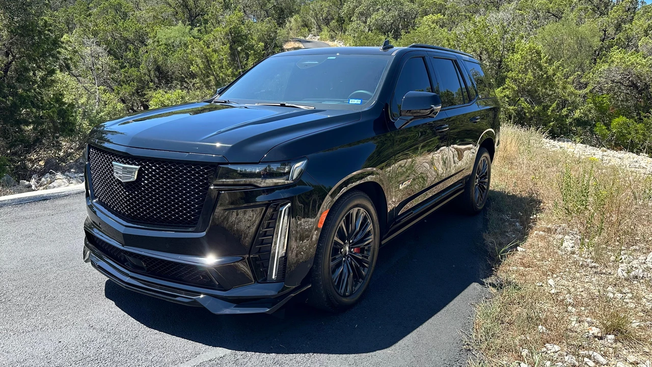 2023 Cadillac Escalade-V 5th Gen - Image 11 of 31