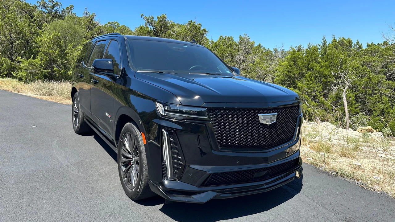 2023 Cadillac Escalade-V 5th Gen - Image 19 of 31