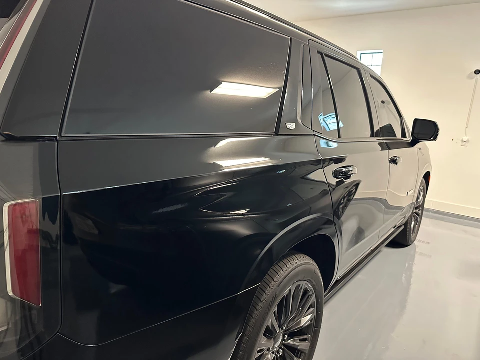 2023 Cadillac Escalade-V 5th Gen - Image 29 of 31