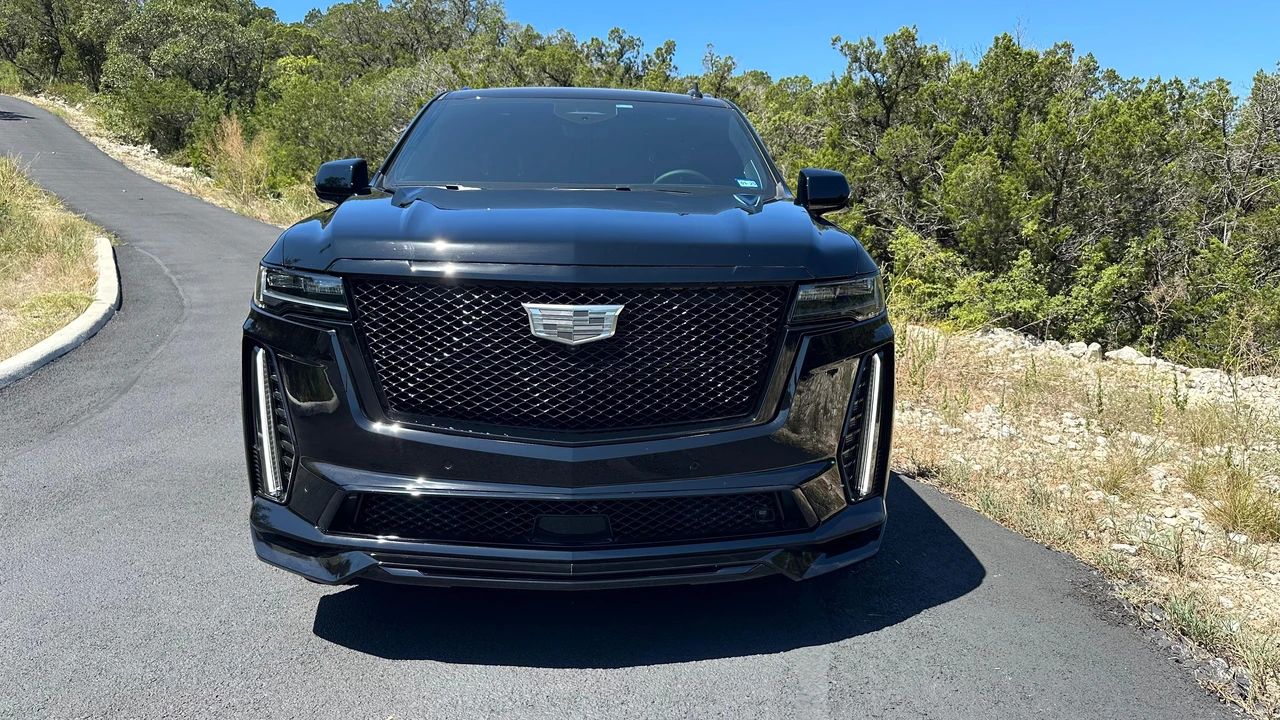 2023 Cadillac Escalade-V 5th Gen - Image 7 of 31