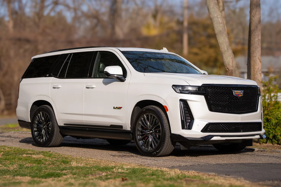 2023 Cadillac Escalade-V 5th Gen - Image 10 of 31
