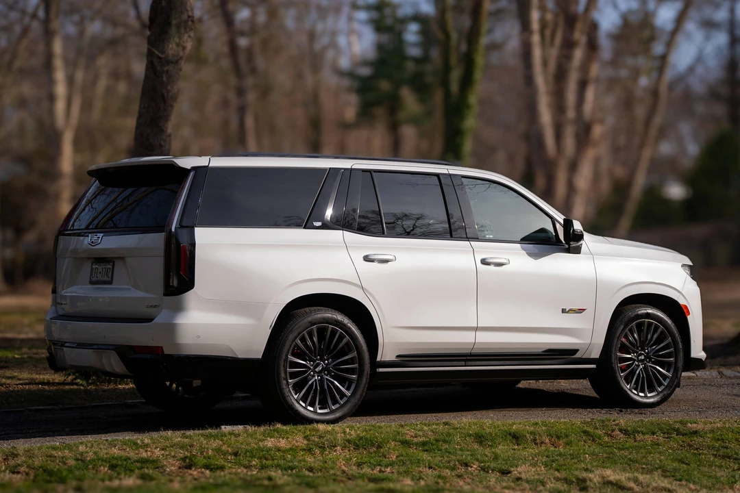 2023 Cadillac Escalade-V 5th Gen - Image 16 of 31