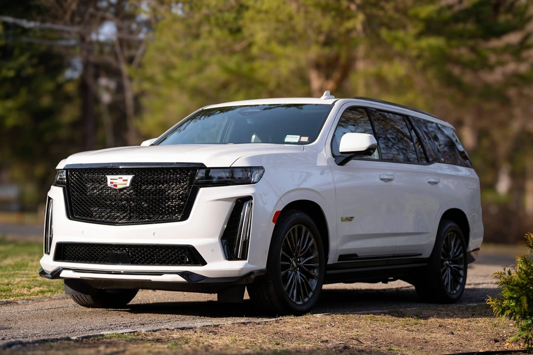 2023 Cadillac Escalade-V 5th Gen - Image 2 of 31