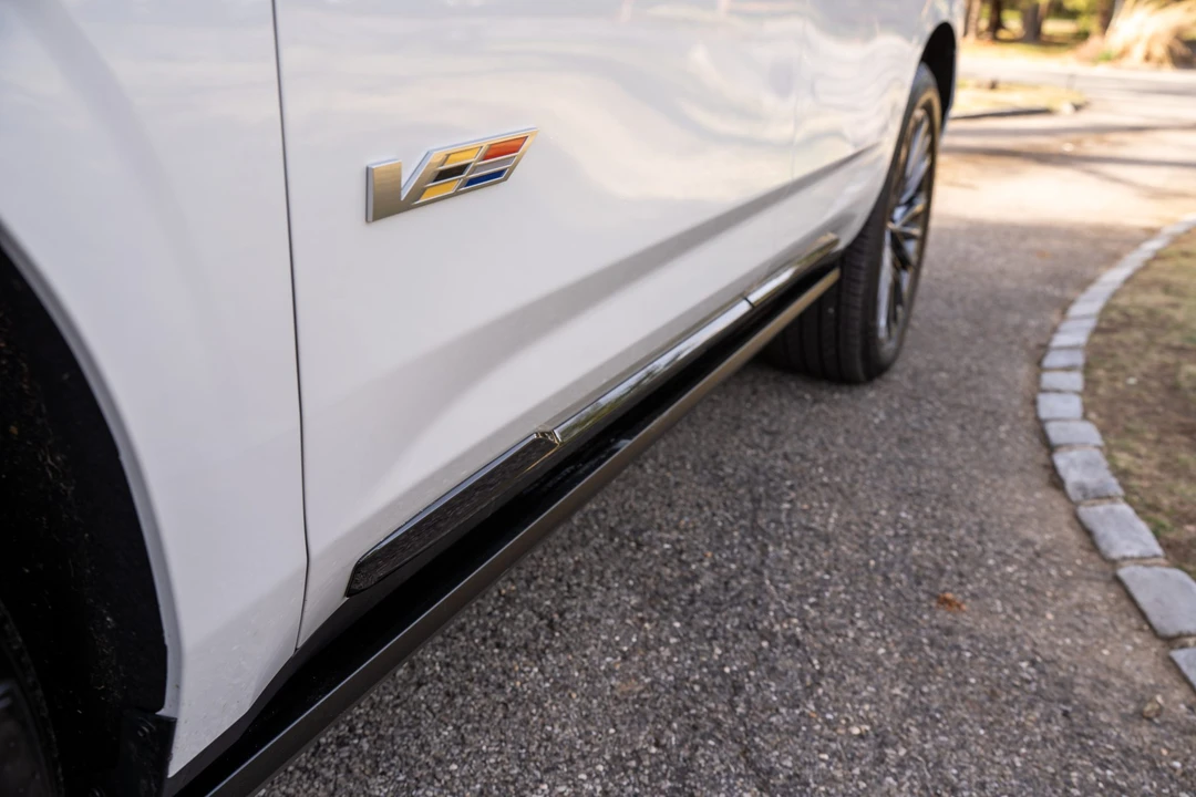 2023 Cadillac Escalade-V 5th Gen - Image 27 of 31
