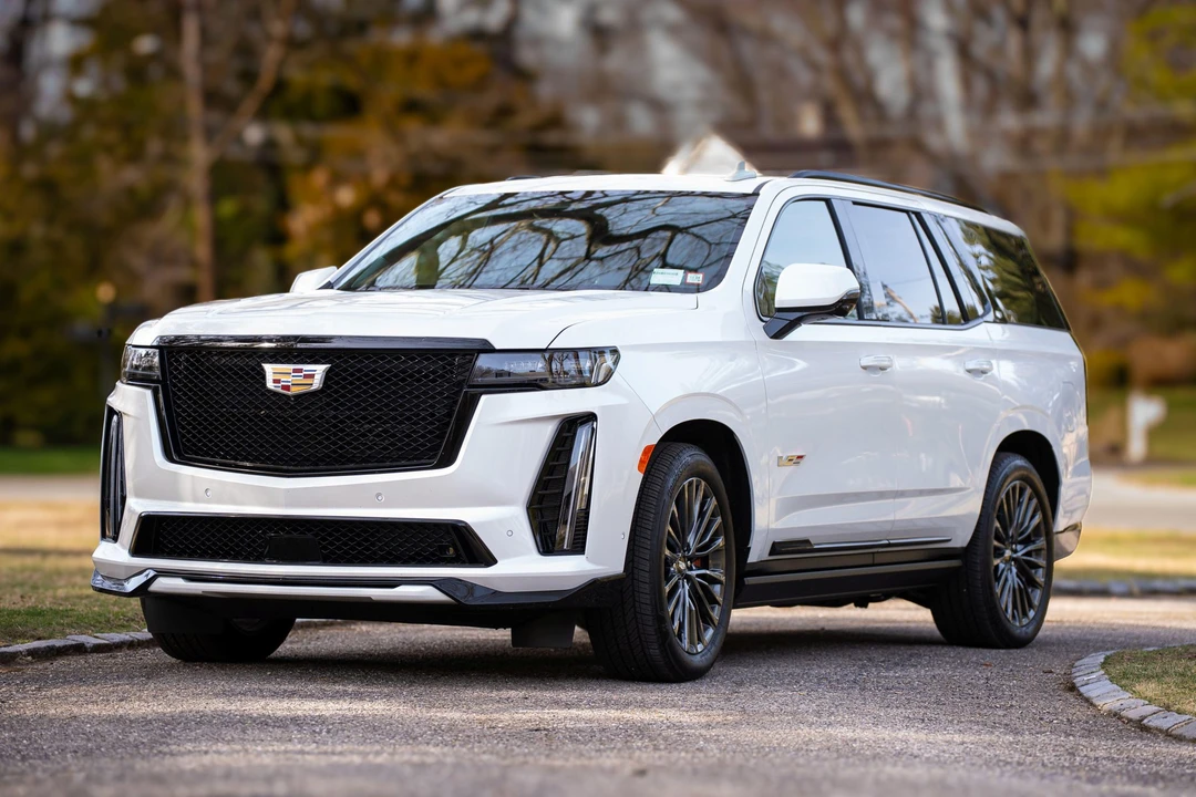 2023 Cadillac Escalade-V 5th Gen - Image 5 of 31