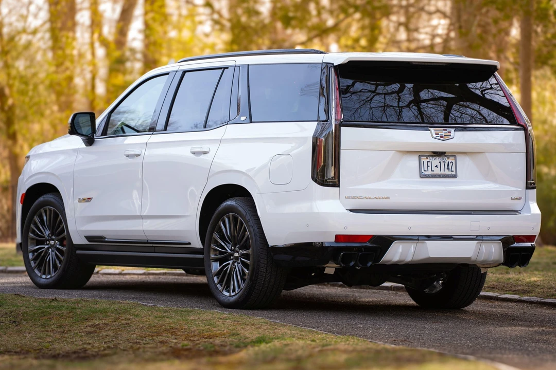 2023 Cadillac Escalade-V 5th Gen - Image 22 of 31