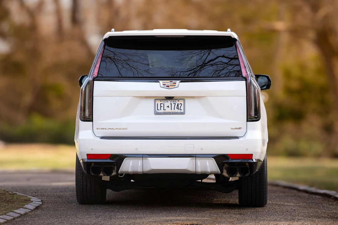 2023 Cadillac Escalade-V 5th Gen - Image 20 of 31