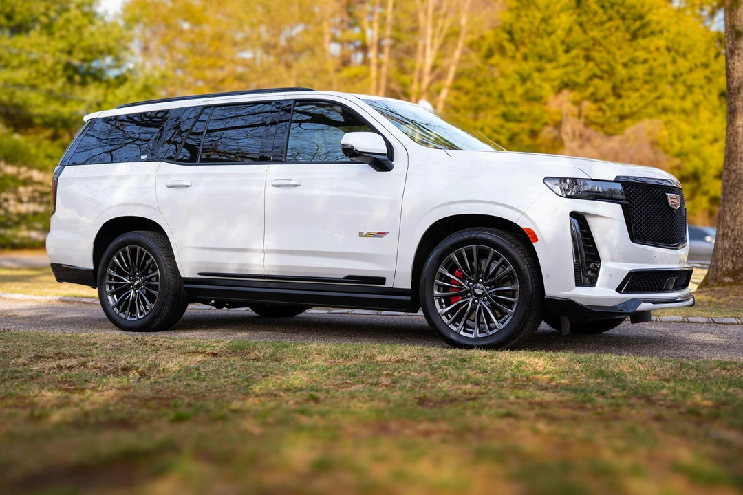 2023 Cadillac Escalade-V 5th Gen - Image 12 of 31