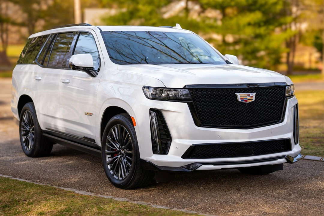 2023 Cadillac Escalade-V 5th Gen - Image 9 of 31