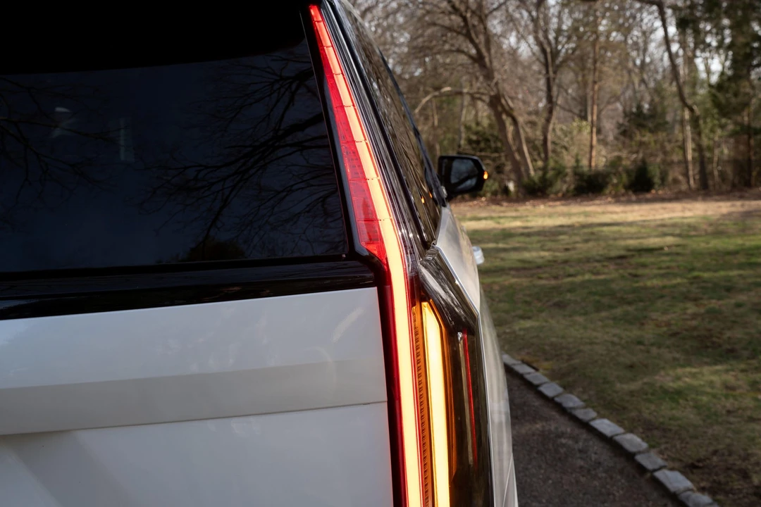 2023 Cadillac Escalade-V 5th Gen - Image 30 of 31