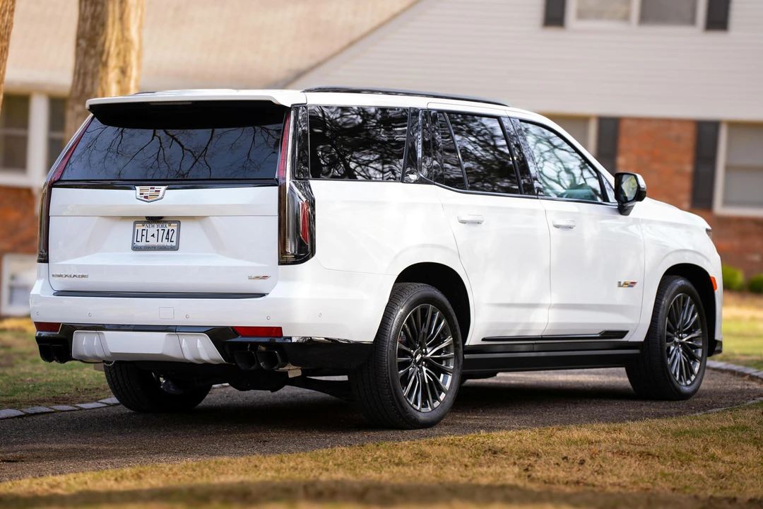2023 Cadillac Escalade-V 5th Gen - Image 4 of 31
