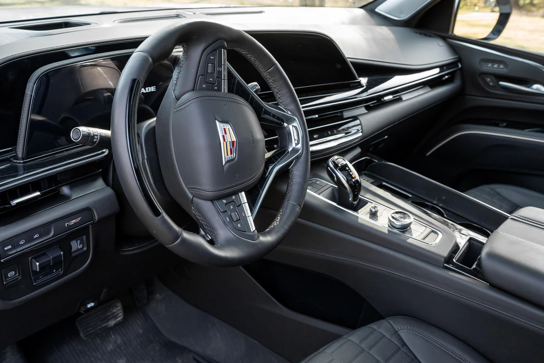 2023 Cadillac Escalade-V 5th Gen - Image 27 of 31
