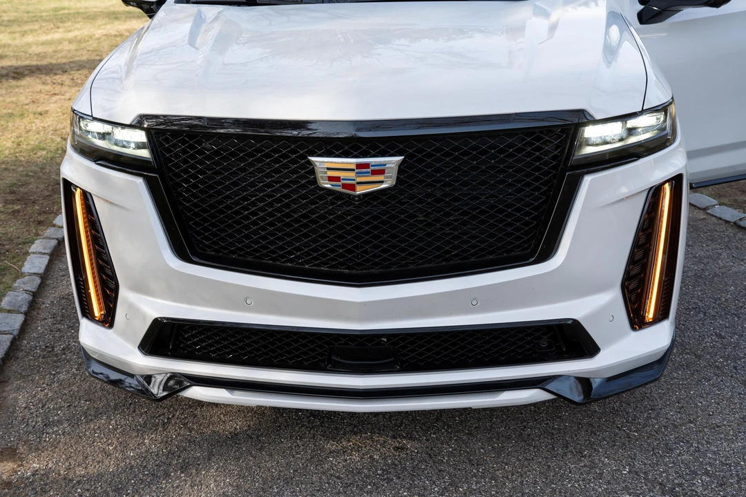 2023 Cadillac Escalade-V 5th Gen - Image 18 of 31